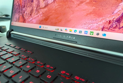 Asus ROG Strix SCAR 18: כשאין גבול לתקציב